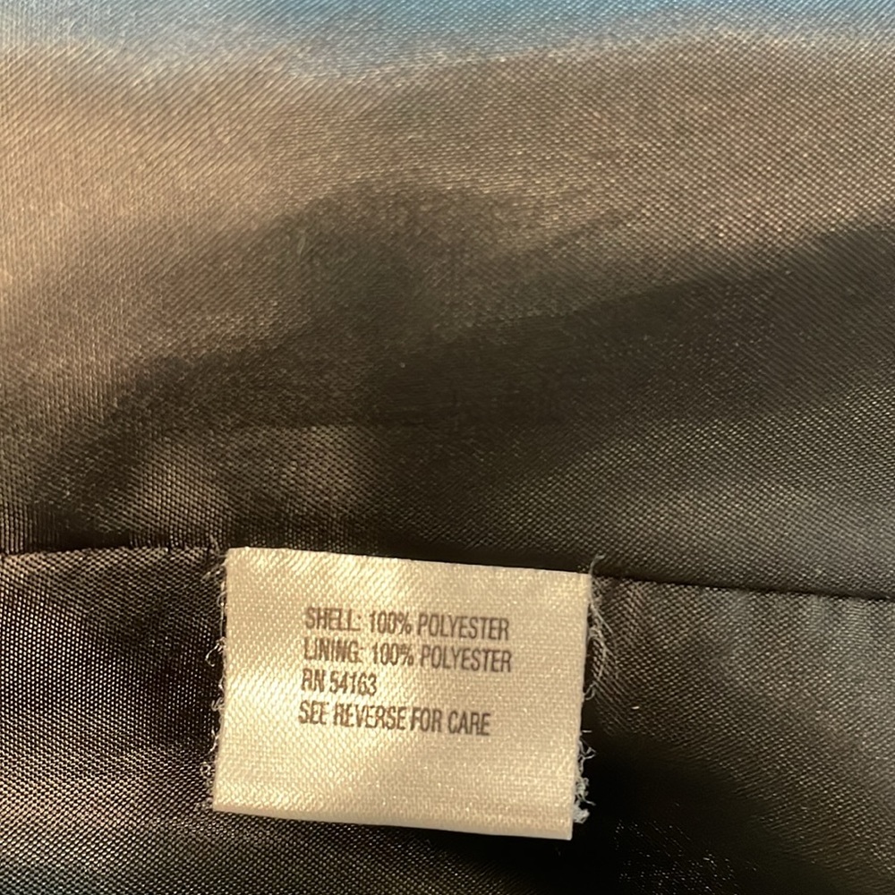 Calvin Klein 2 pc suit. High neck collar jkt w/pkts. Classic slacks w/side pkts. - Picture 13 of 14